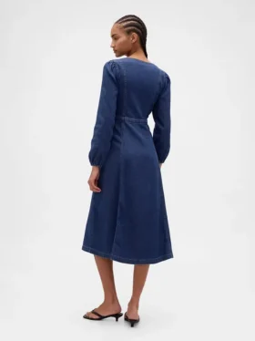 Vestido midi de mezclilla con escote corazón