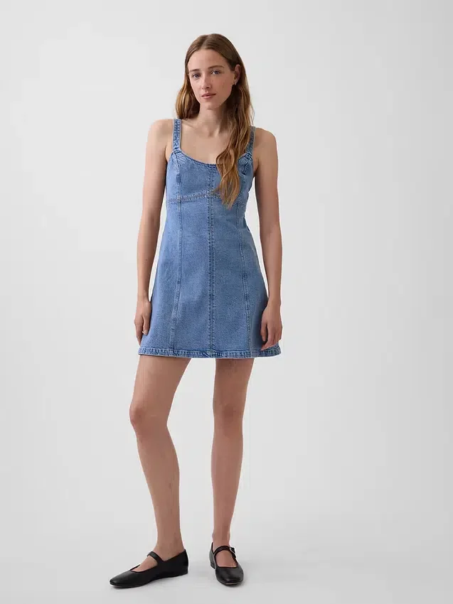 Vestido mini con paneles de mezclilla