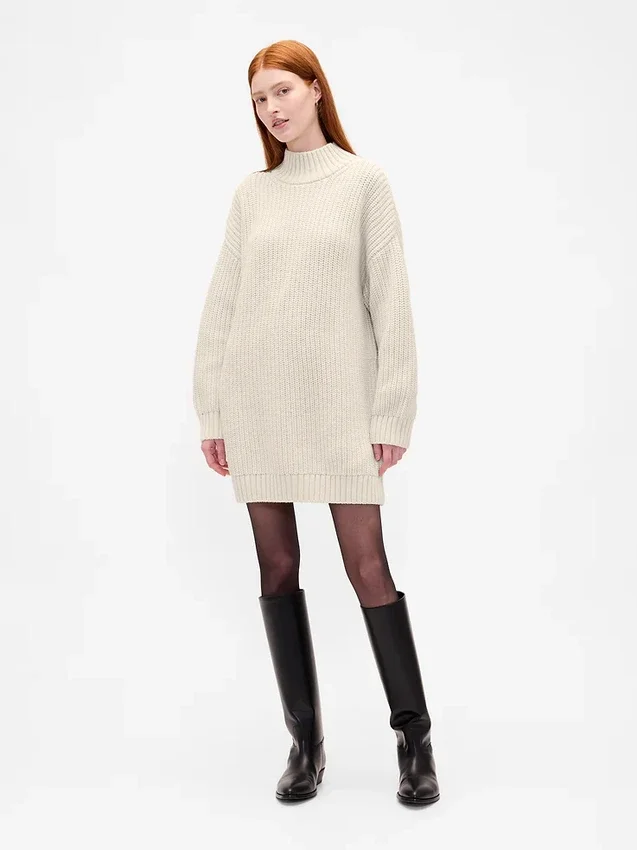 Vestido mini de jerséu oversize con cuello de tortuga