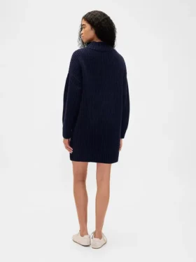 Vestido mini de jerséu oversize con cuello de tortuga
