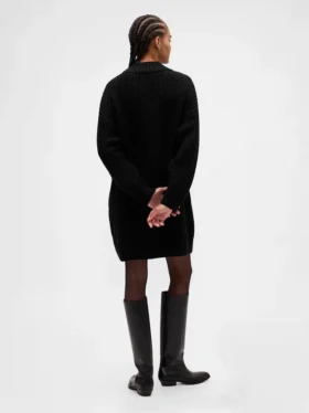 Vestido mini de jerséu oversize con cuello de tortuga