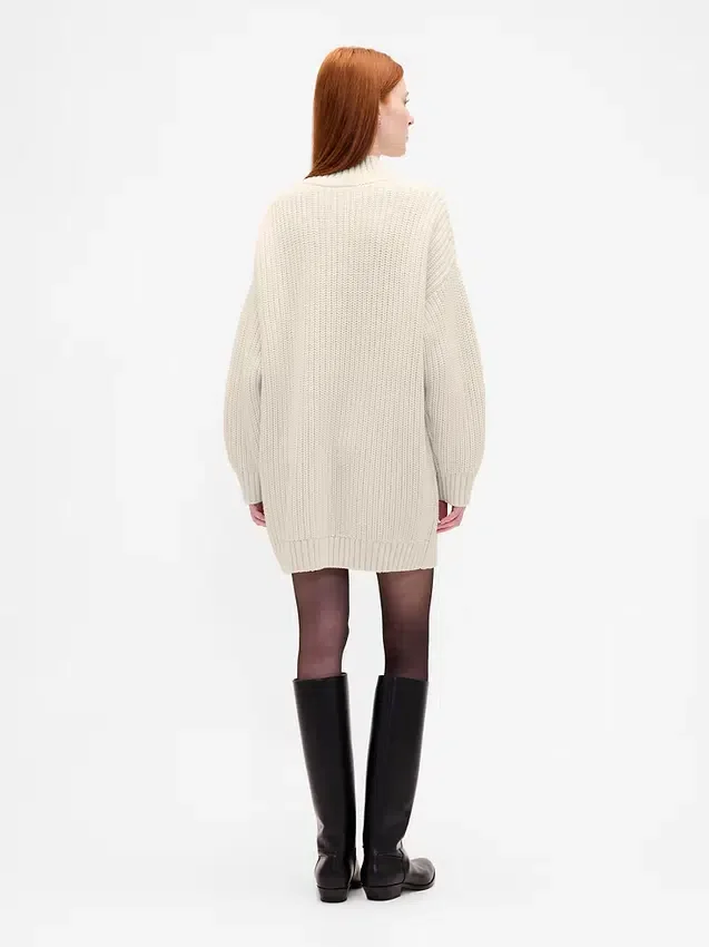 Vestido mini de jerséu oversize con cuello de tortuga