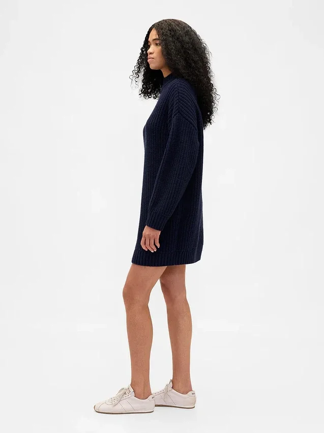 Vestido mini de jerséu oversize con cuello de tortuga