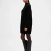 Vestido mini de jerséu oversize con cuello de tortuga