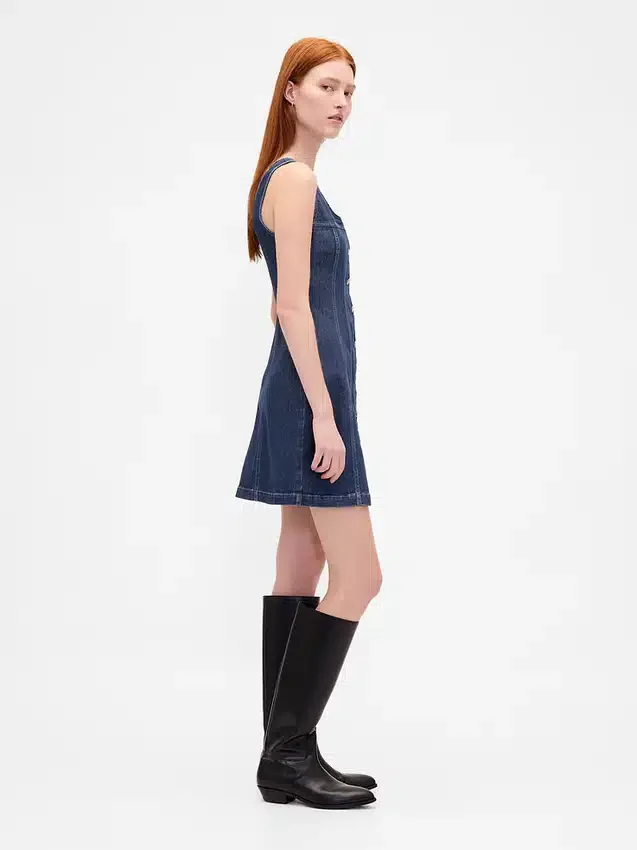 Vestido mini de mezclilla con costuras y botones al frente