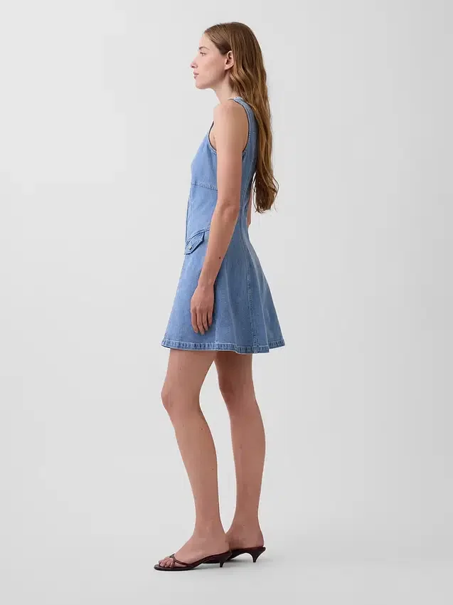 Vestido mini de mezclilla con costuras y cremallera frontal