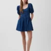 Vestido mini de mezclilla con mangas abullonadas y escote de corazón