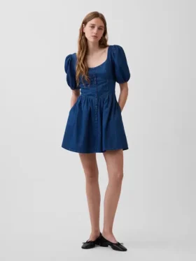 Vestido mini de mezclilla con mangas abullonadas y escote de corazón