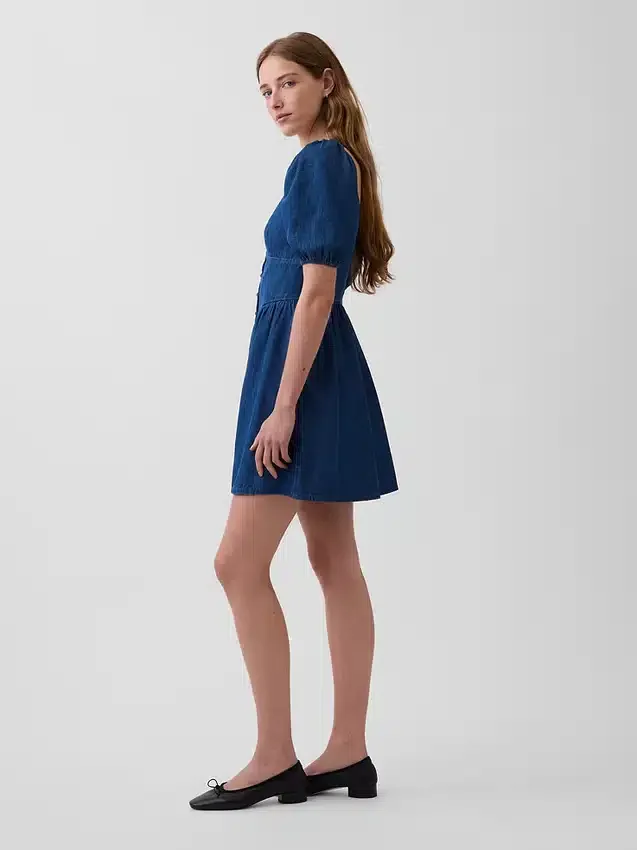 Vestido mini de mezclilla con mangas abullonadas y escote de corazón