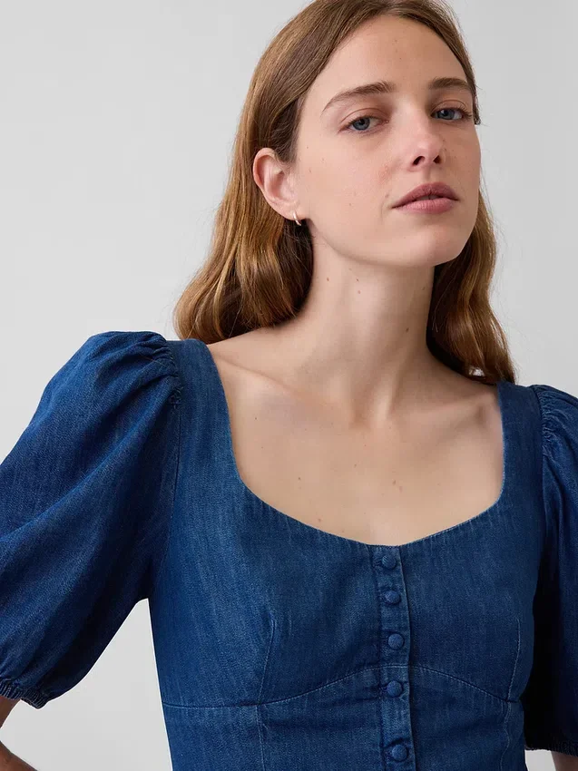 Vestido mini de mezclilla con mangas abullonadas y escote de corazón
