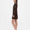 Vestido mini recto con cuello de barco