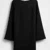 Vestido mini recto con cuello de barco