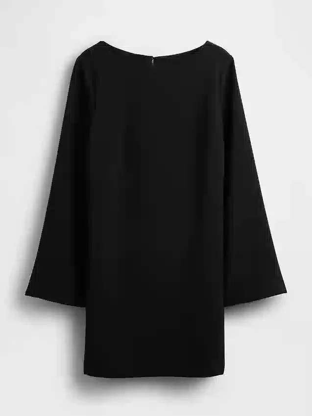 Vestido mini recto con cuello de barco
