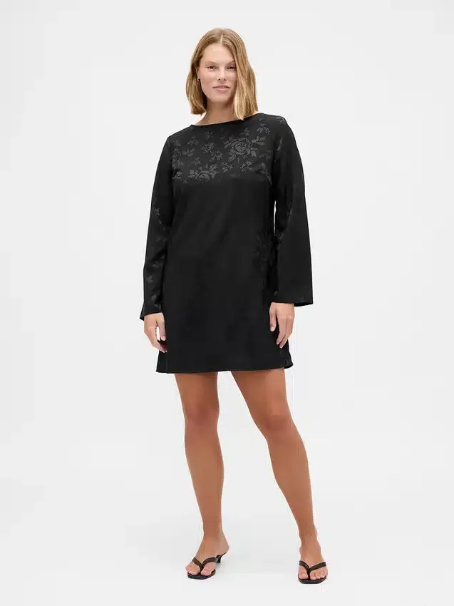 Vestido mini recto con cuello de barco