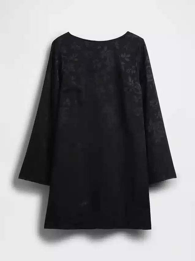 Vestido mini recto con cuello de barco
