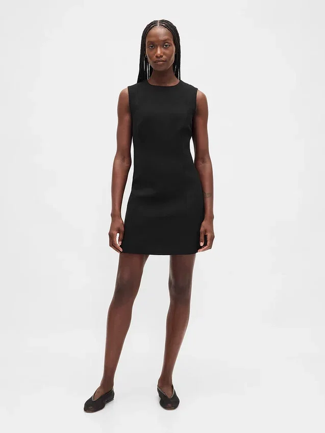 Vestido mini recto de cuello alto