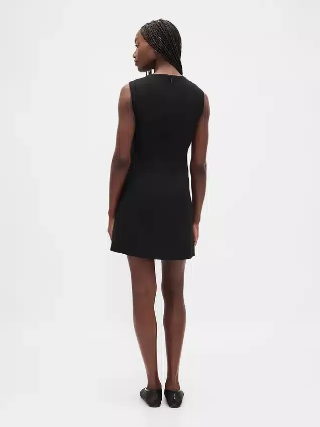 Vestido mini recto de cuello alto