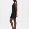 Vestido mini recto de cuello alto