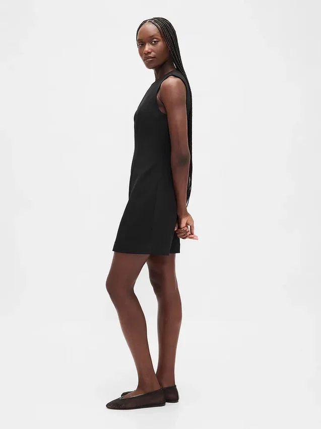 Vestido mini recto de cuello alto
