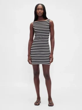 Vestido mini recto de punto con cuello barco