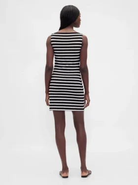 Vestido mini recto de punto con cuello barco