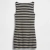 Vestido mini recto de punto con cuello barco