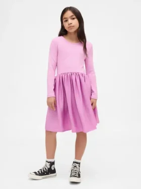 Vestido moderno de materiales mixtos para niñas