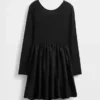 Vestido moderno de materiales mixtos para niñas