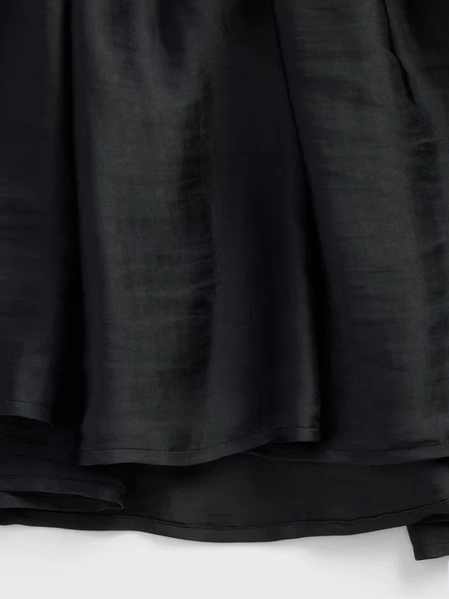 Vestido moderno de materiales mixtos para niñas