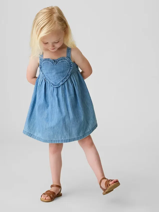 Vestido sin mangas con corazón de mezclilla para bebés y niños pequeños
