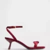 Zapatos de tacón bajo con tiras y punta abierta con lazo de terciopelo