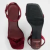 Zapatos de tacón bajo con tiras y punta abierta con lazo de terciopelo