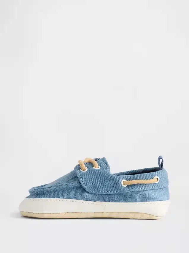 Zapatos tipo barco de mezclilla para bebé